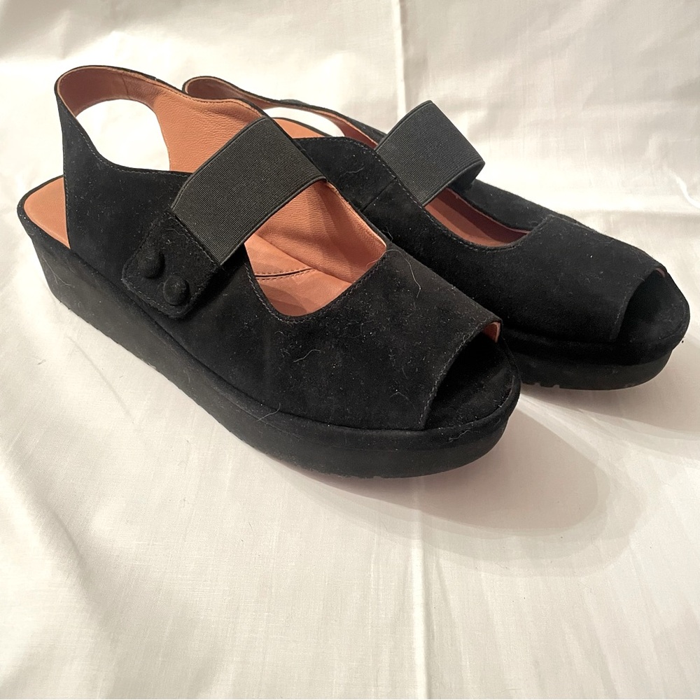 L'amour Des Pieds black leather velcro-strap sandals Size 11.